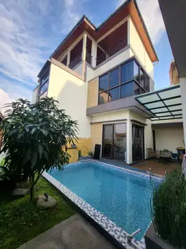 Rumah n Pool di Lembang Plus Kolam Renang dkt Sespim Polri Floating