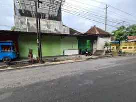 Rumah dengan lokasi strategis disukoharjo cocok digunakan tempat usaha