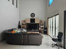 Rumah Cantik 2 Lantai Blok Favorite di Taman Kopo Indah 3