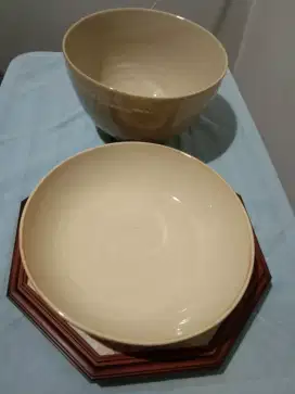 Sepasang mangkok polos
