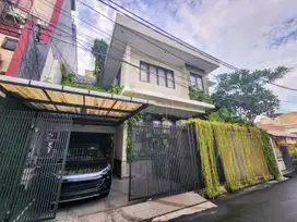 Jk338.Rumah Mewah nan Asri 3 Lt dg Rooftop area Elit dkt Slipi Jaya