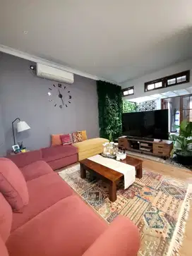 Rumah Sangat Terawat Siap Huni di Taman Senayan Sektor 9 Bintaro