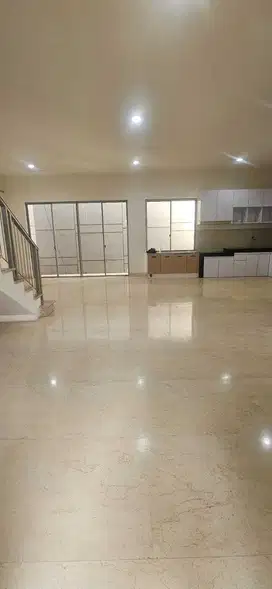 Sewa Rumah golf island PIK luas 10x15 ada 3 AC rapi siap huni