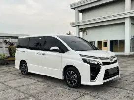 TOYOTA VOXY 2018 LOW KM