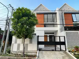 RUMAH BARU SCANDINAVIAN KENJERAN DEKAT GALAXY MALL DAN PAKUWON CITY