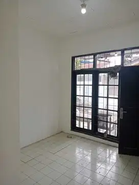 Disewakan Rumah Siap Huni Lokasi Strategis di Taman Kopo Indah 1 Bandu