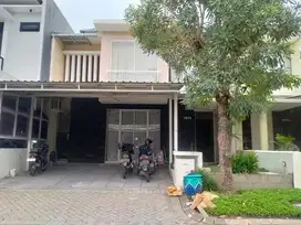 DISEWAKAN RUMAH ROYAL RESIDENCE CLUSTER HAREWOOD SURABAYA