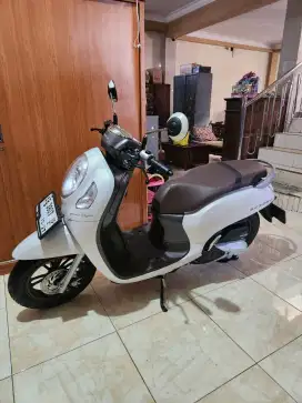 Scoopy keyless putih 2022 low km GBM kredit / tunai