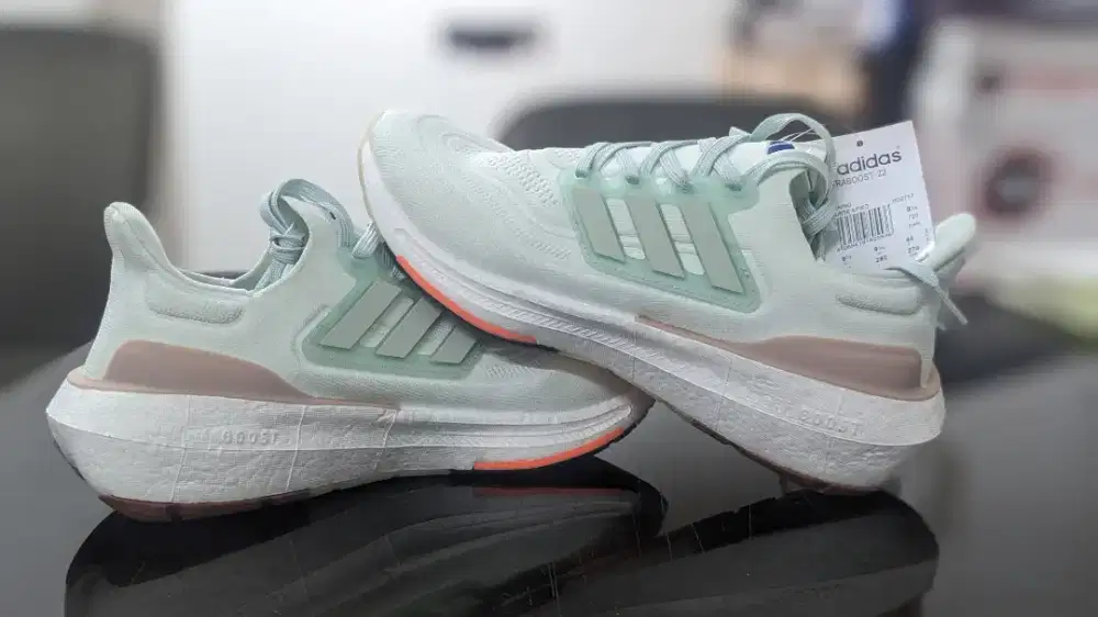 Sepatu Adidas UltraBoost Light Ori
