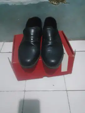Sepatu kulit pria UK 41 merek nero