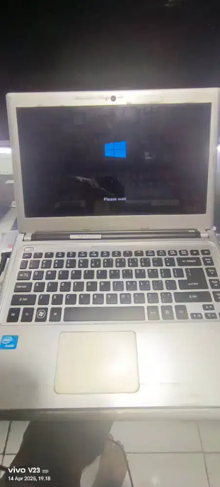 Laptop aspire v5-431 series 14 in + charger