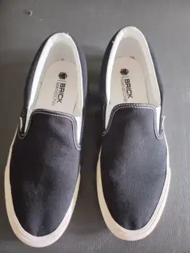 sepatu slipon size 43