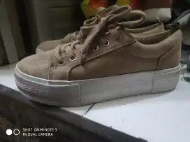 Sepatu H&M UK 37