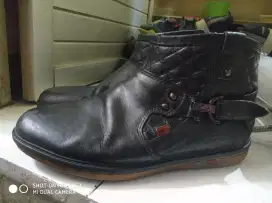 Sepatu Kickers UK 39