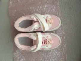 Sepatu kets anak sneakers