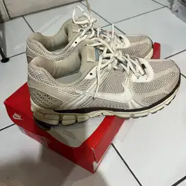 Nike Women Zoom Vomero 5