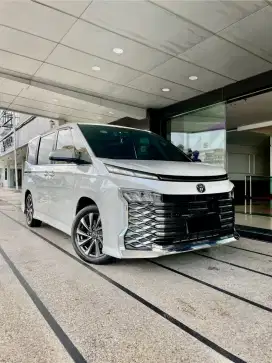 TOYOTA NEW VOXY 2.0 AT 2023 LIKE NEW
