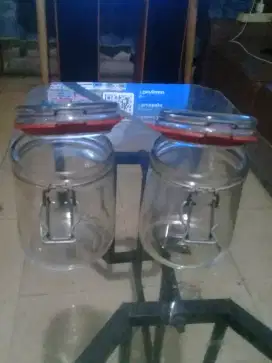 Toples kaca mulus siap pakai.
