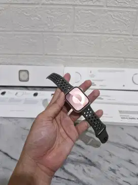 Apple watch seri 8 45MM starlight like new