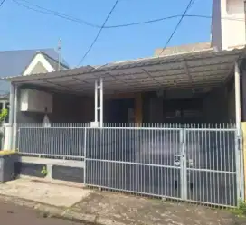 Rumah Terawat Dalam Cluster, Hanya 10 menit ke Stasiun Rwbuntu dan Tol