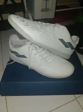 sepatu futsal second like new