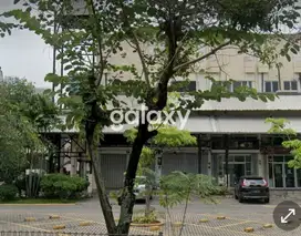 Ruko di area Loop Graha Famili Surabaya hadao jalan raya