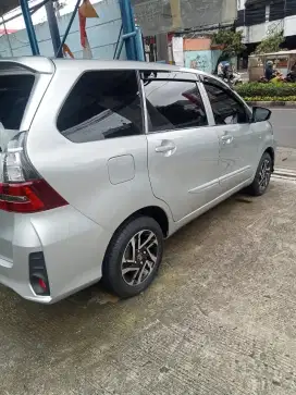 Membutuhkan 100 pengemudi