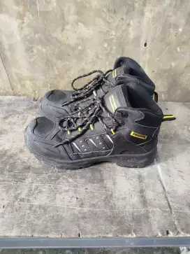 Sepatu safety mulus bagus