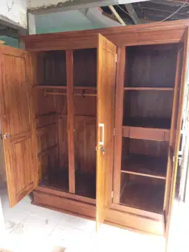 Almari Kayu Jati