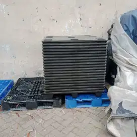 Suplier pallet plastik second palet plastik baru