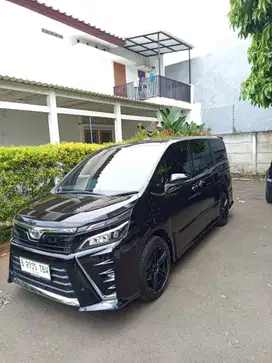 Toyota Voxy 2018 Hitam