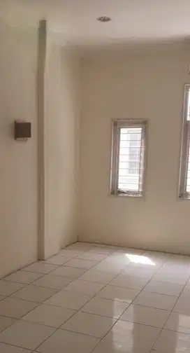 Ruko usaha disewakan lokasi strategis Taman Sari Jakarta Barat