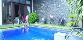 Rumah Mewah Hook di Jakarta Selatan Siap Huni Swimming Pool