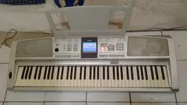 Piano Yamaha DGX 305