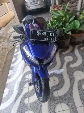 Yamaha R 15 VR upside down