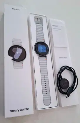 Samsung Galaxy Watch 7 44mm Silver Mulus Fullset Garansi On Smartwatch
