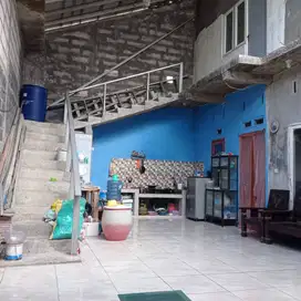 Dijual rumah 2 lantai dan sangat luas, cocok untuk keluarga besar anda