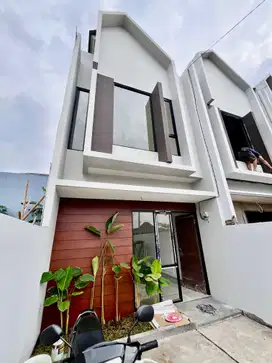 Super Mewah & Bebas Banjir! Rumah 2 Lantai, Tinggal 1 Unit!