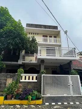 DI JUAL RUMAH CANTIK 3 LANTAI HARAPAN BARU REGENCY