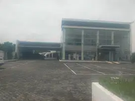 DISEWAKAN EX SHOWROOM MOBIL RAYA WIYUNG SURABAYA