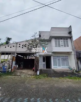 Dijual Rumah 2 Kavling Kondisi Baik di Oma View, Cemorokandang Malang