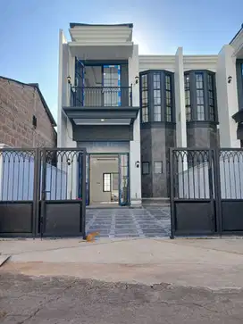 Dijual Rumah Mewah 2 Lantai Dekat Giant Hypermart BBM