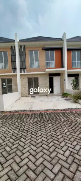 Rumah Greenland Blok C2 Gresik 2 Lantai Hadap Barat