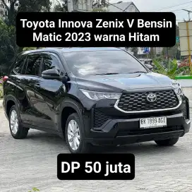 Toyota Innova Zenix V Bensin Matic 2023 warna Hitam