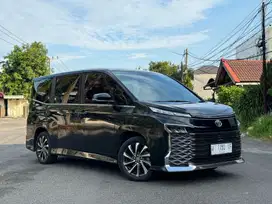 TOYOTA VOXY 2.0 TSS MATIC 2022 - DP MINIM,ISTIMEWA