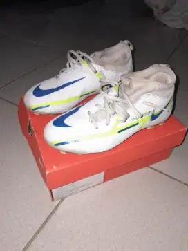 sepatu bola nike original
