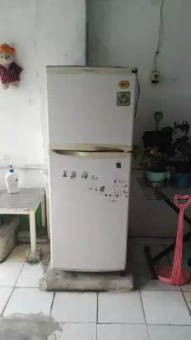 kulkas 2 pintu merk LG