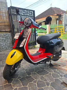 Vespa Primavera Mickey Mouse iget abs 2023