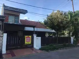 Dijual / disewakan rumah 2 lantai Tenggilis Mejoyo