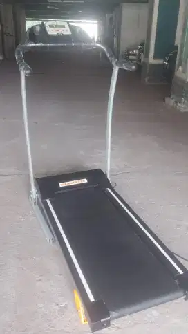 Treadmill elektrik bekas display toko